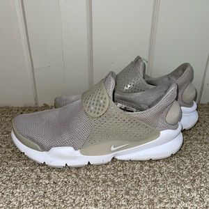 Nike sock dart breathe “pale”